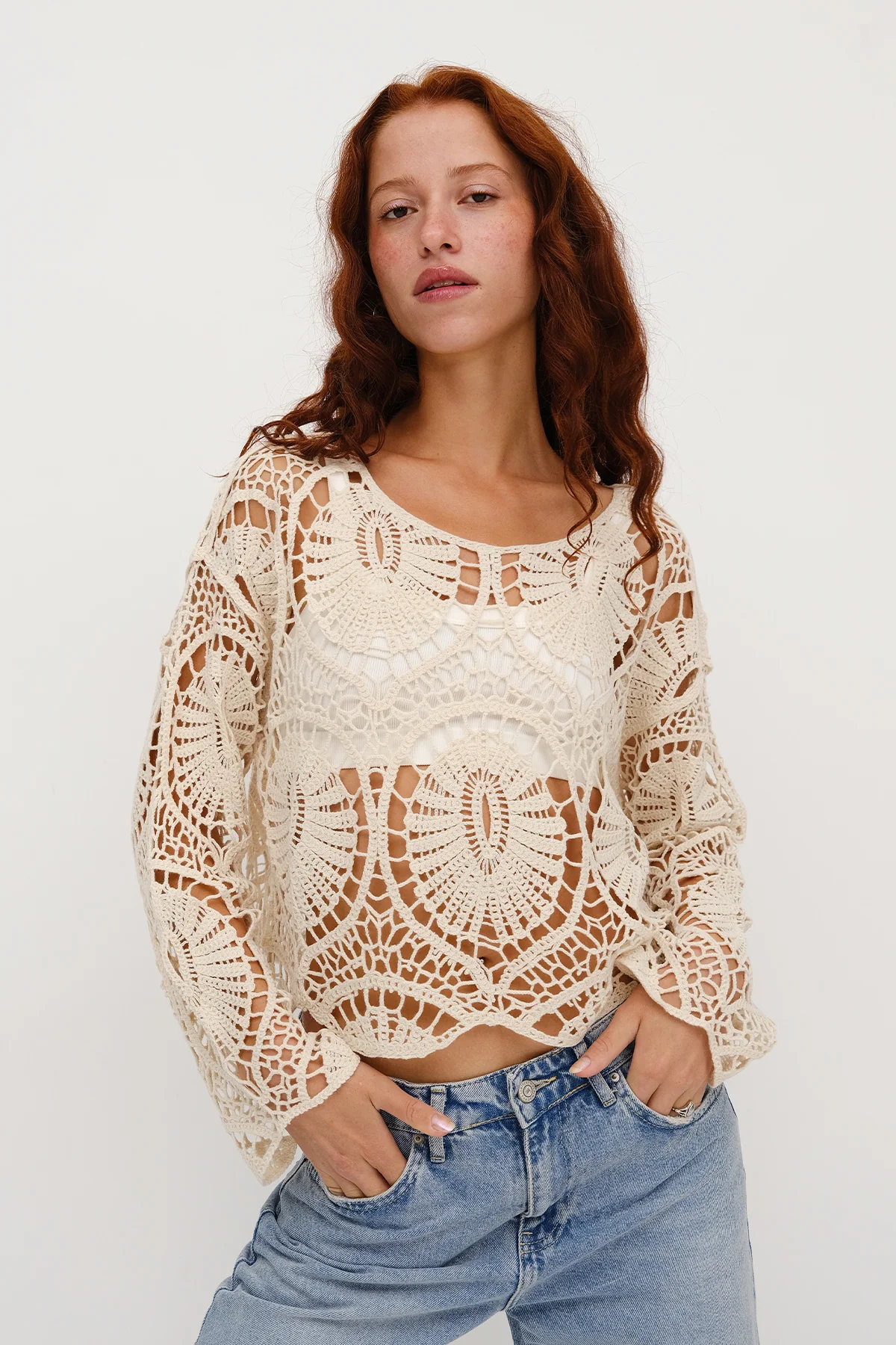 Lace Detailed Blouse With Round Neck - Image 4