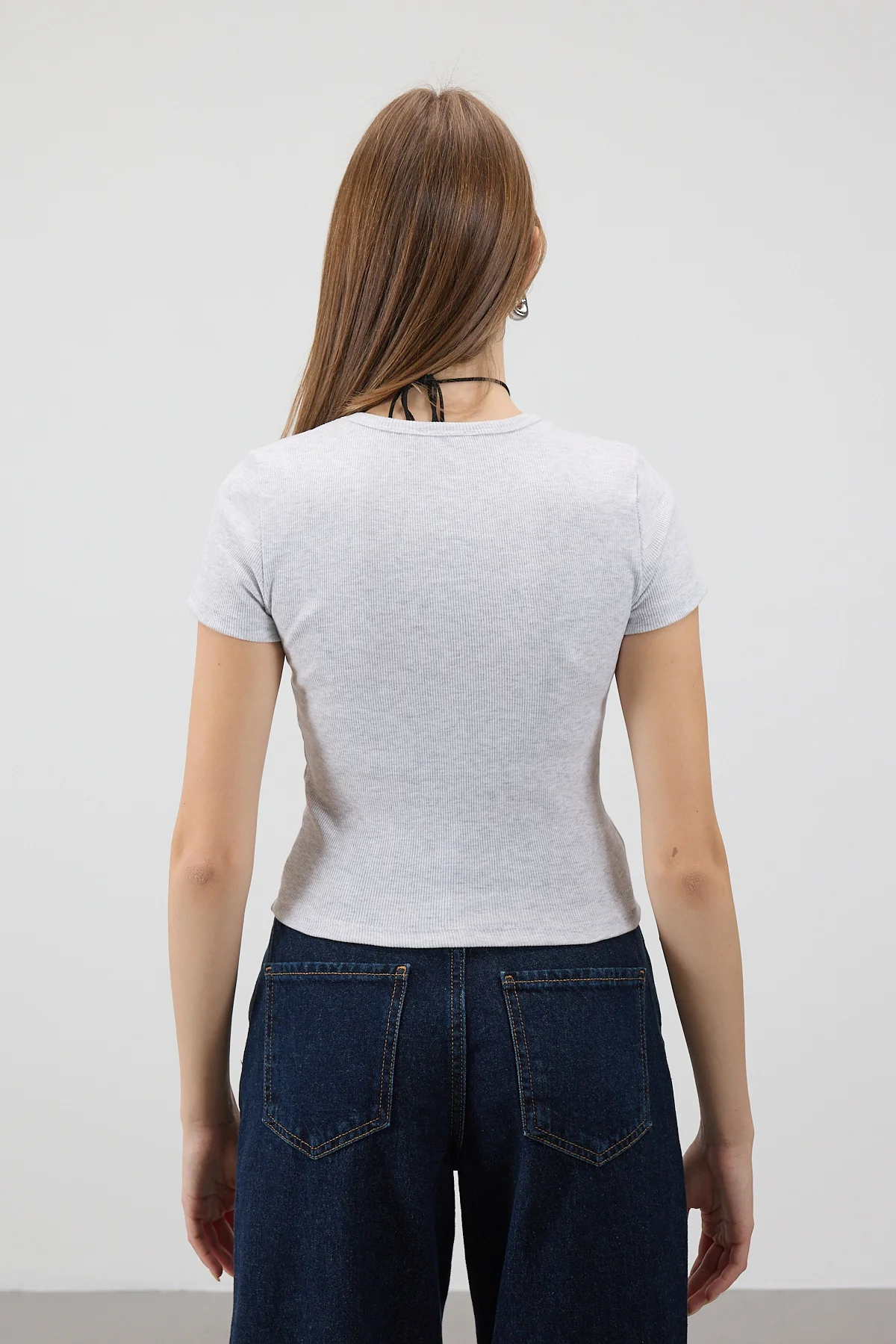 Round Neck Basic T-shirt - Image 37
