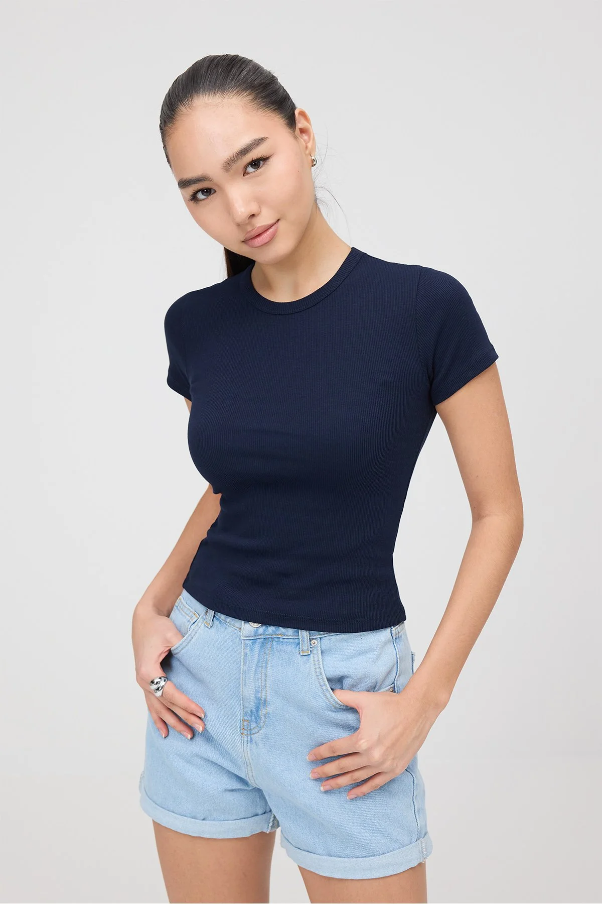 Round Neck Basic T-shirt - Image 40