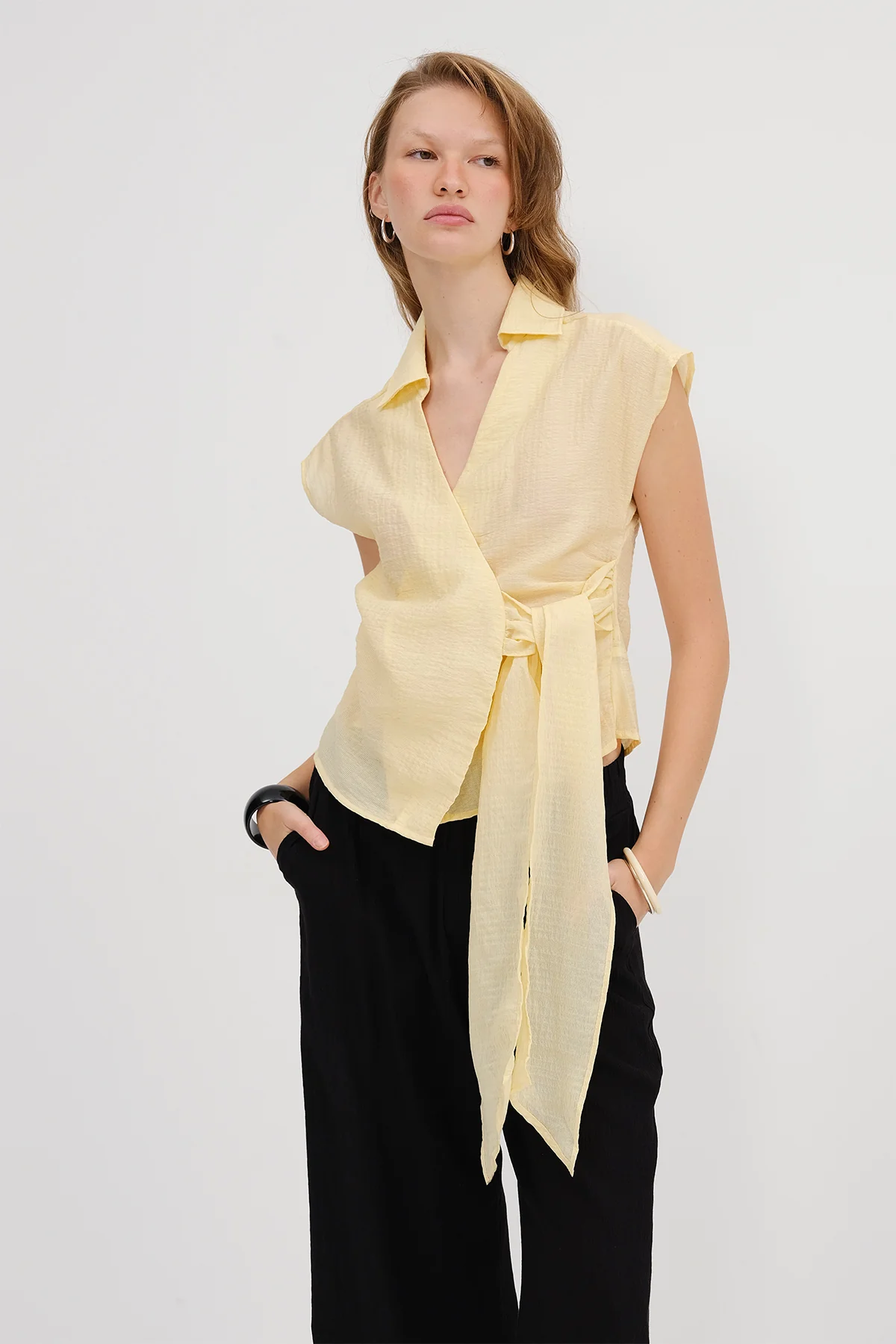 Sleeveless Tie-Front Shirt - Image 10