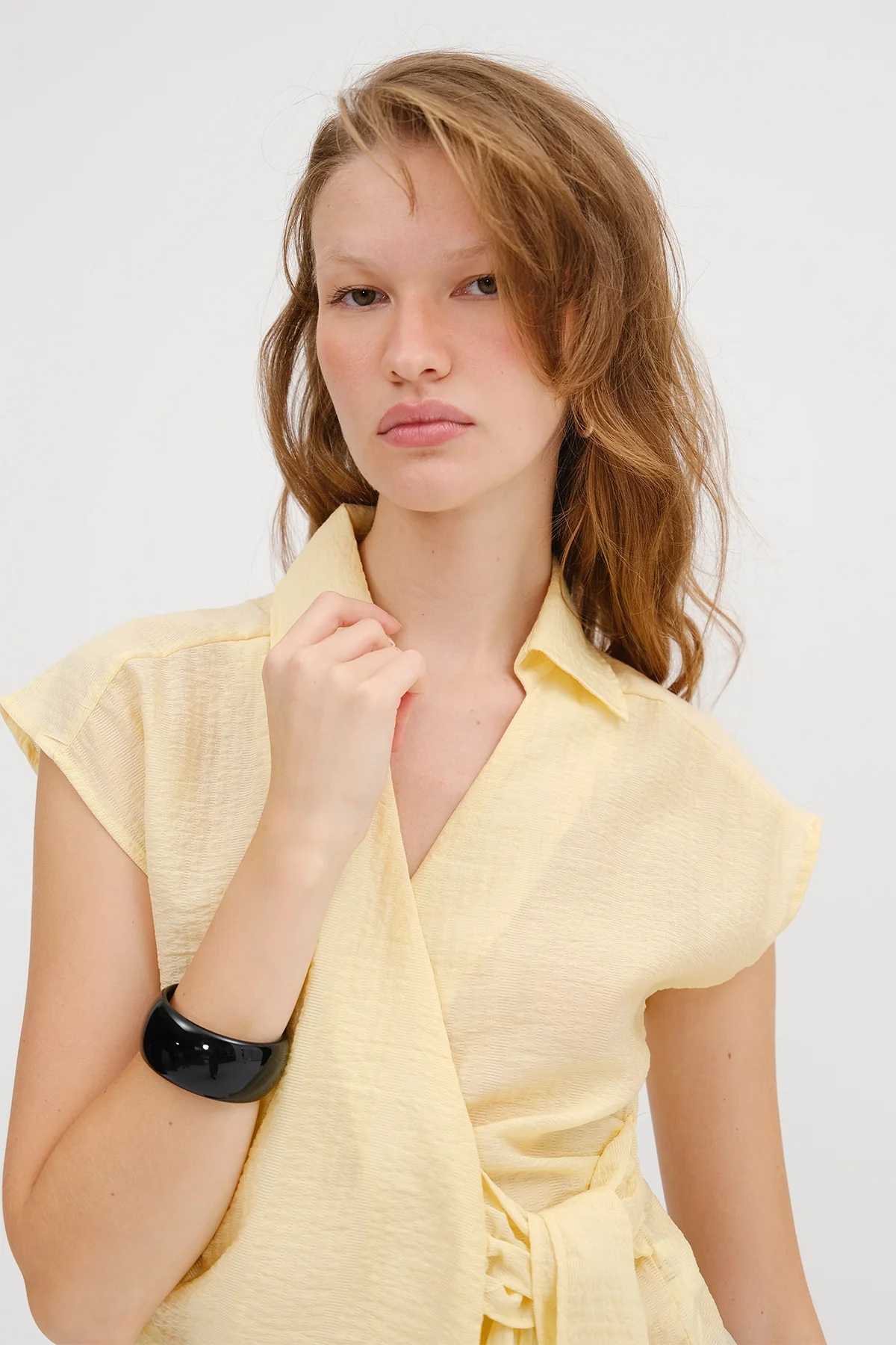 Sleeveless Tie-Front Shirt - Image 11