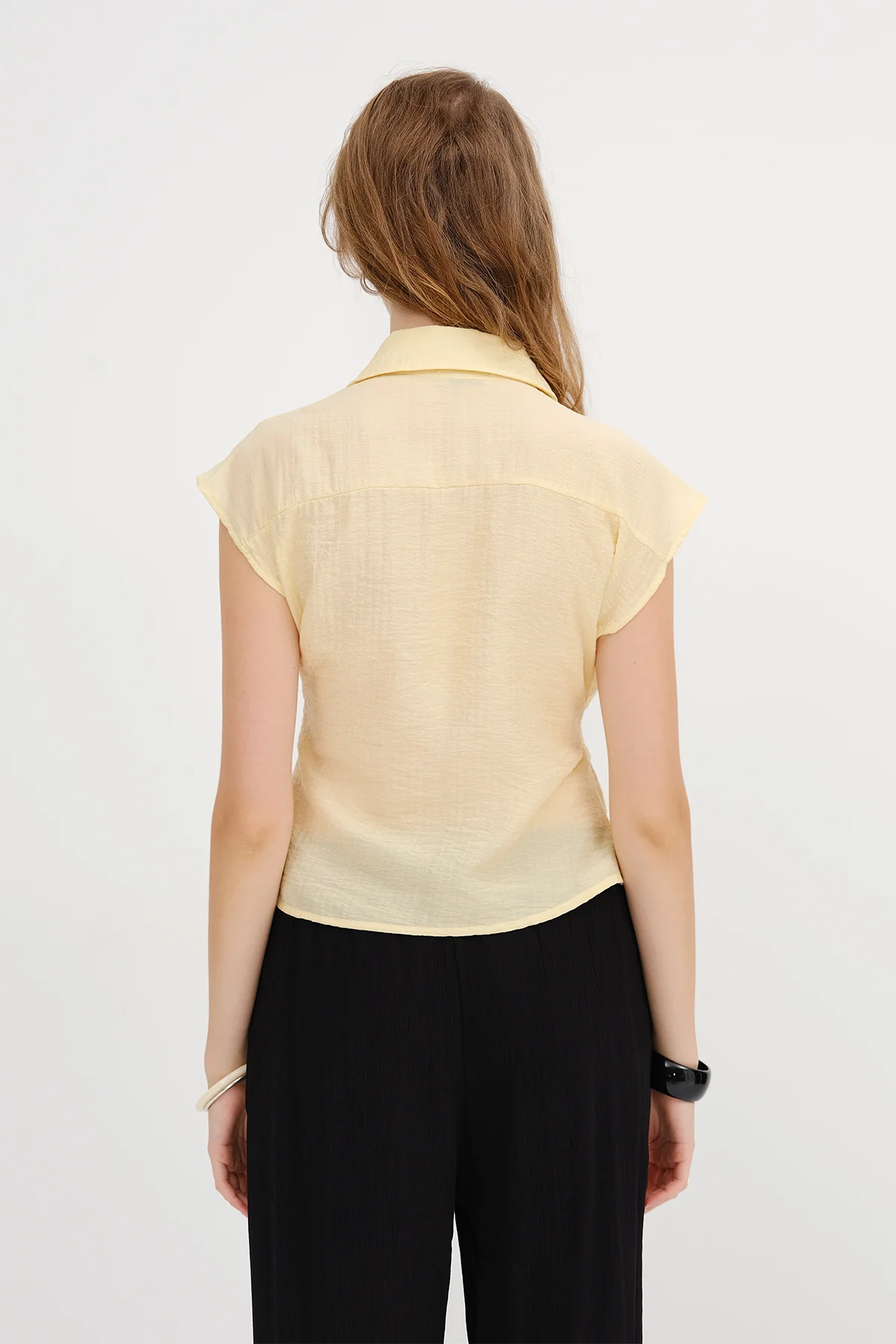 Sleeveless Tie-Front Shirt - Image 12