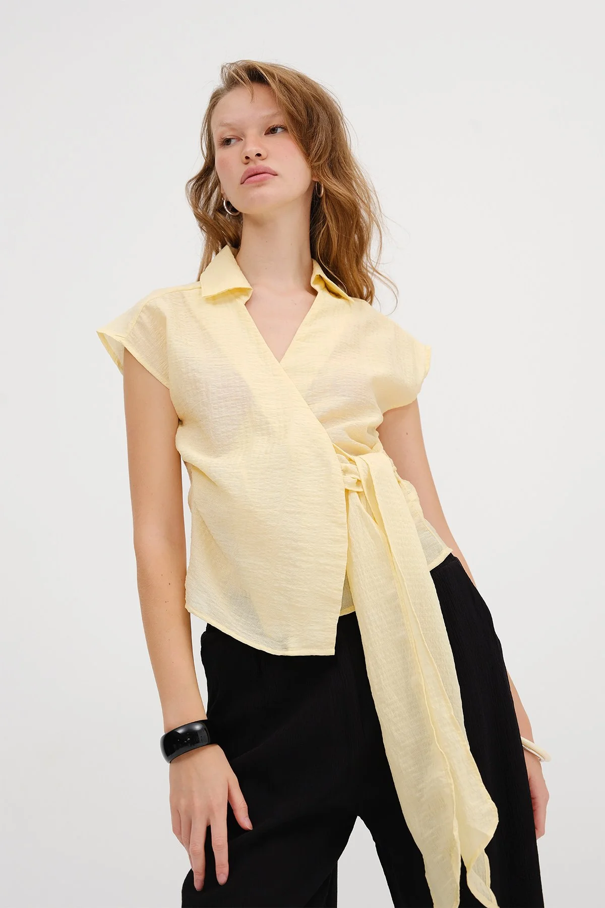 Sleeveless Tie-Front Shirt - Image 7
