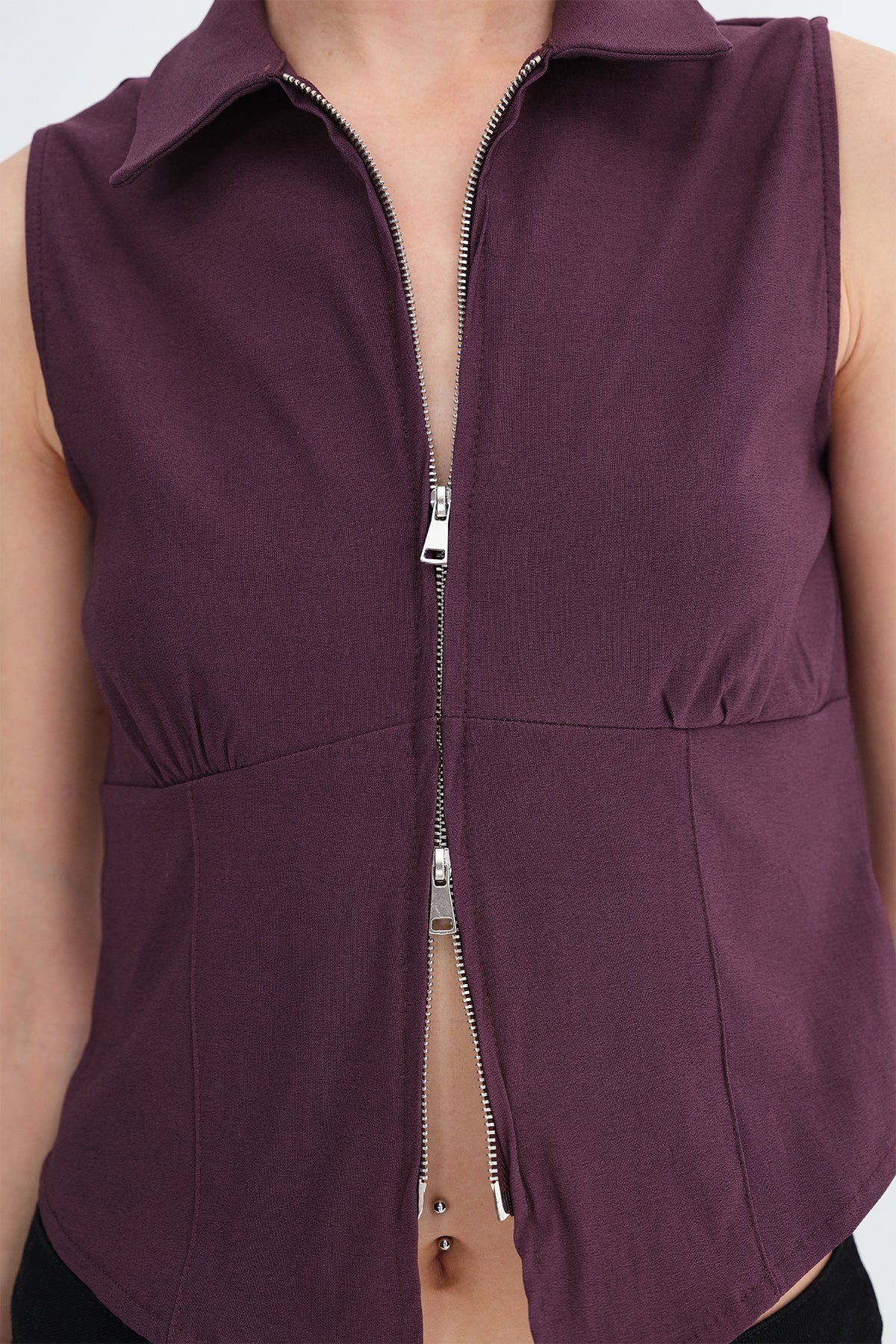 Sleeveless Zip-Up Shirt - Image 10