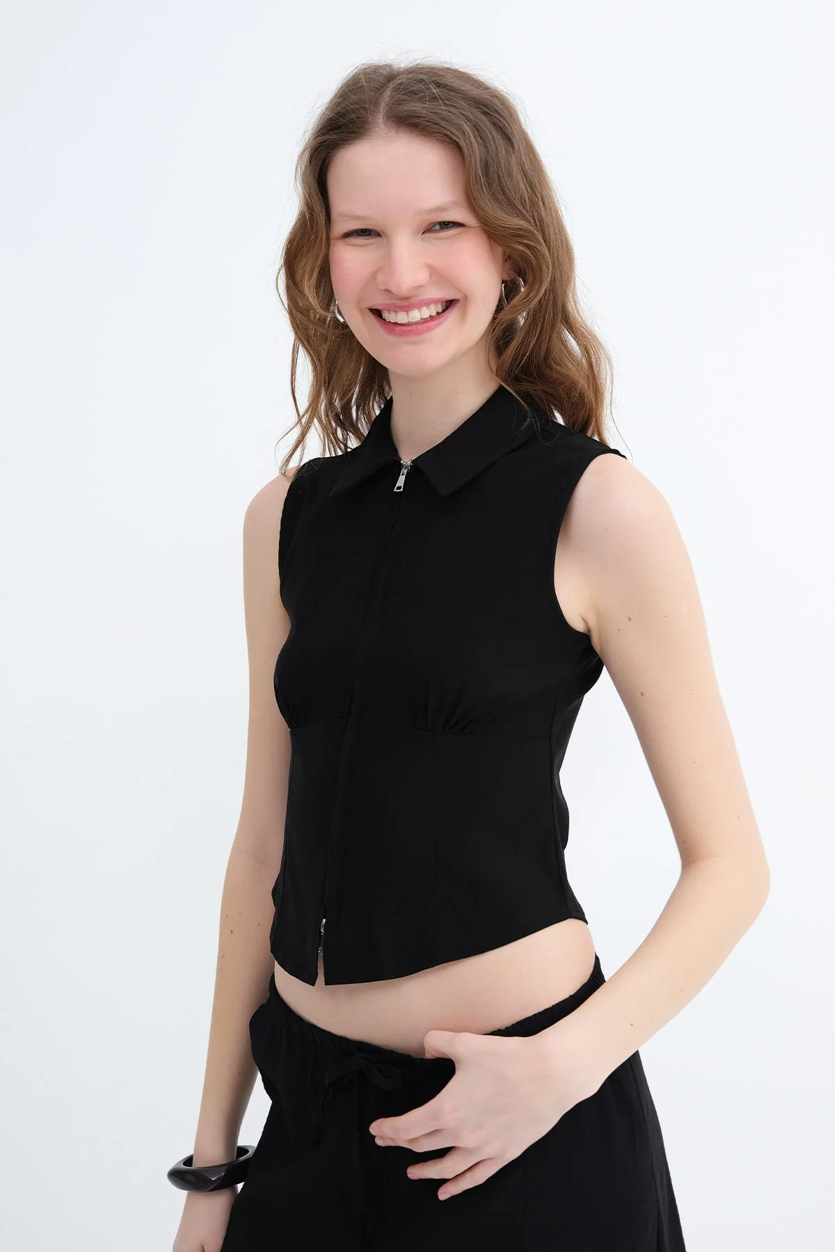 Sleeveless Zip-Up Shirt - Image 12