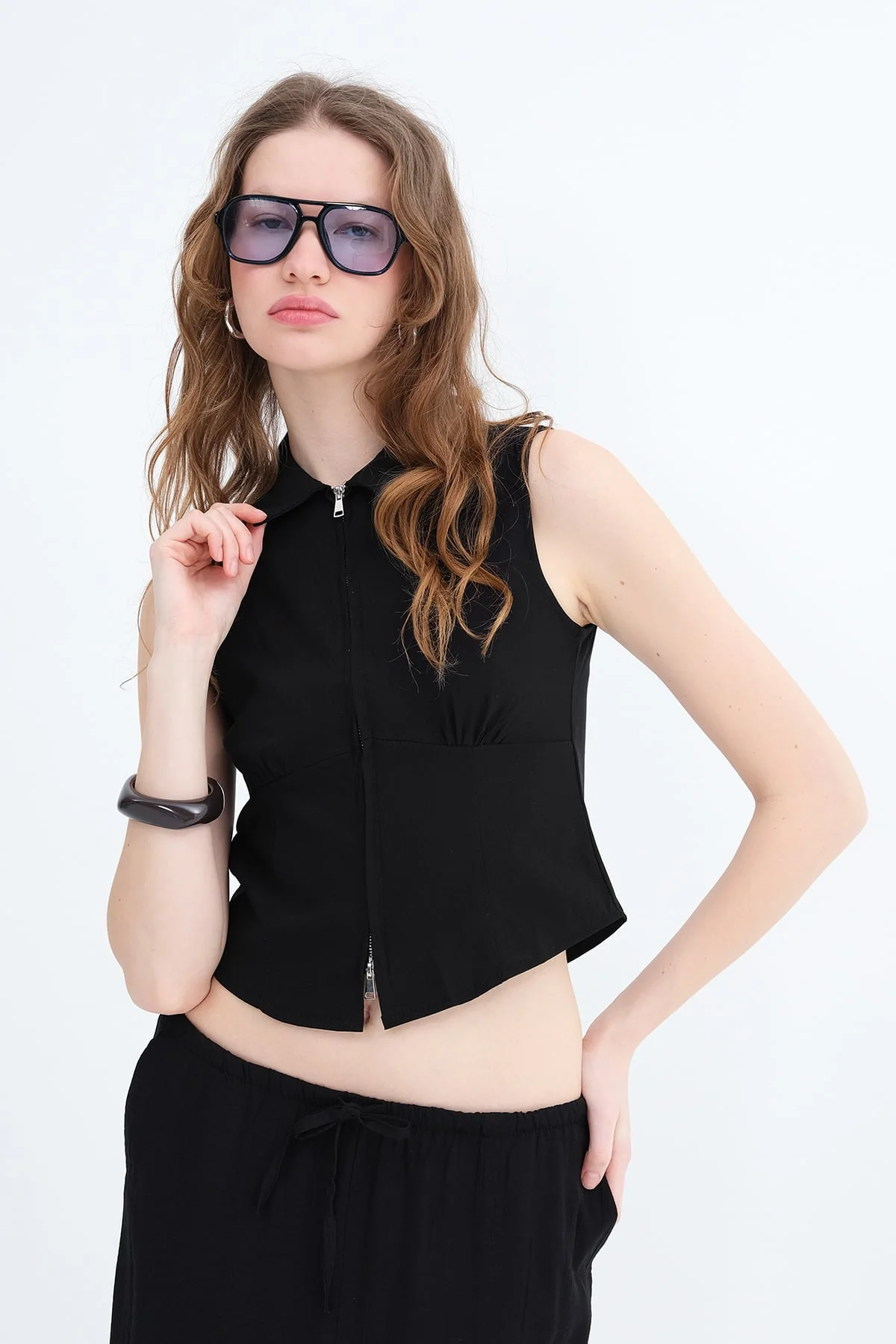 Sleeveless Zip-Up Shirt - Image 4
