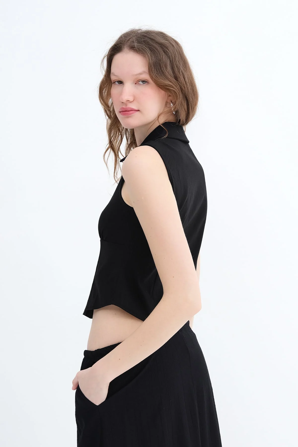 Sleeveless Zip-Up Shirt - Image 8