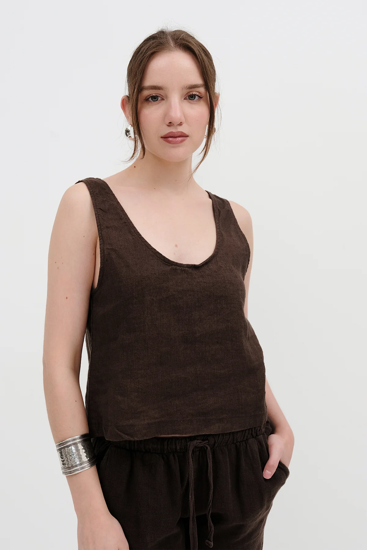 U Neck Linen Undershirt - Image 11