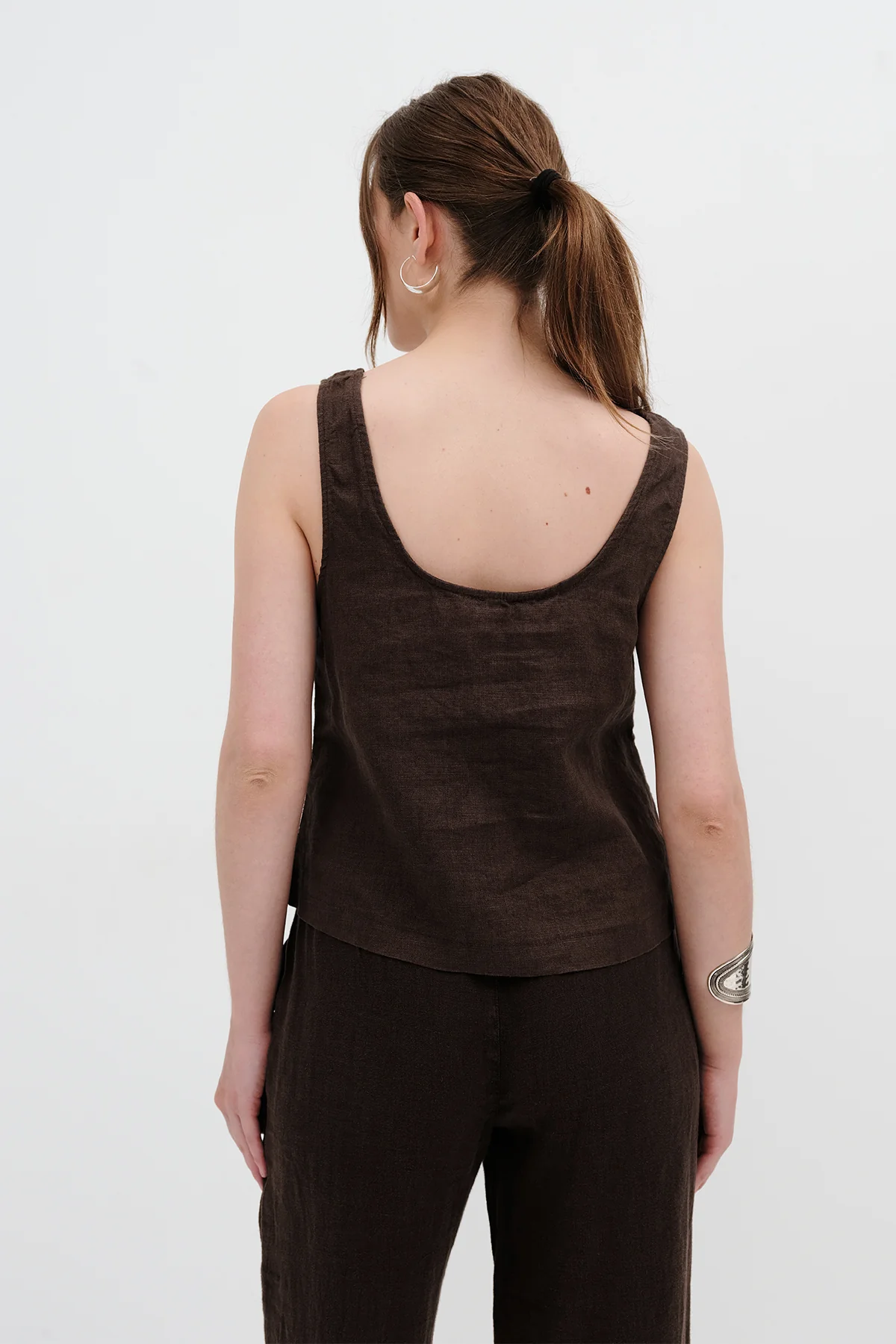 U Neck Linen Undershirt - Image 12