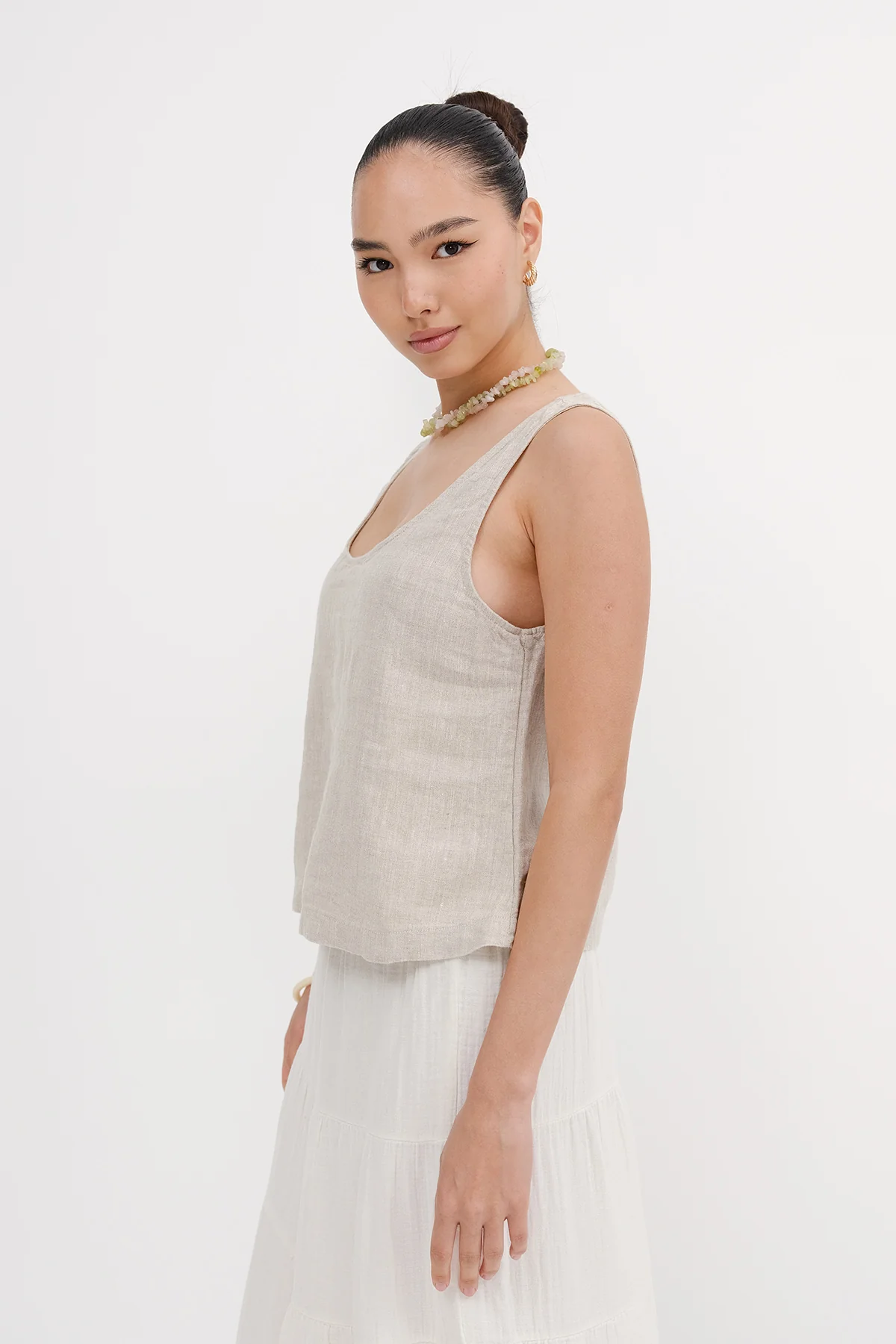 U Neck Linen Undershirt - Image 17