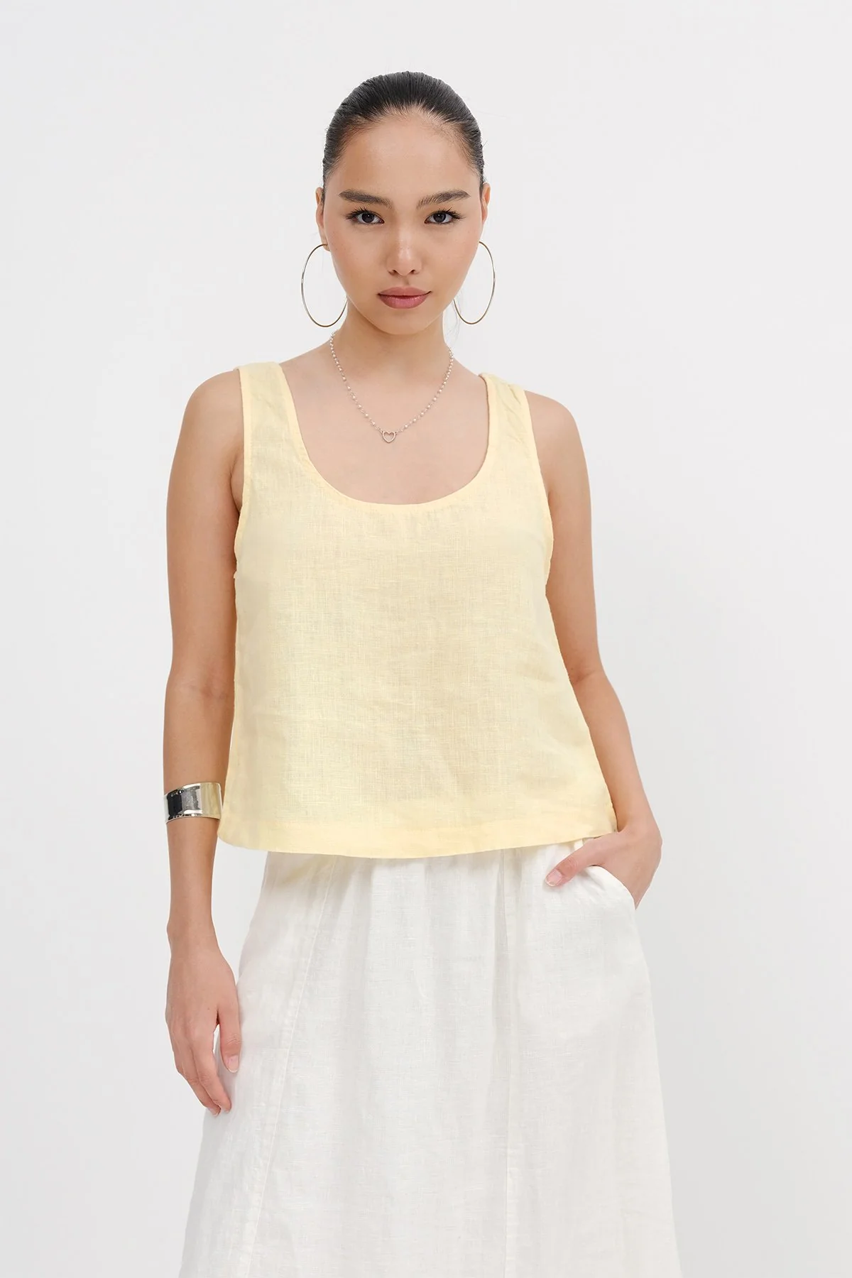 U Neck Linen Undershirt - Image 19
