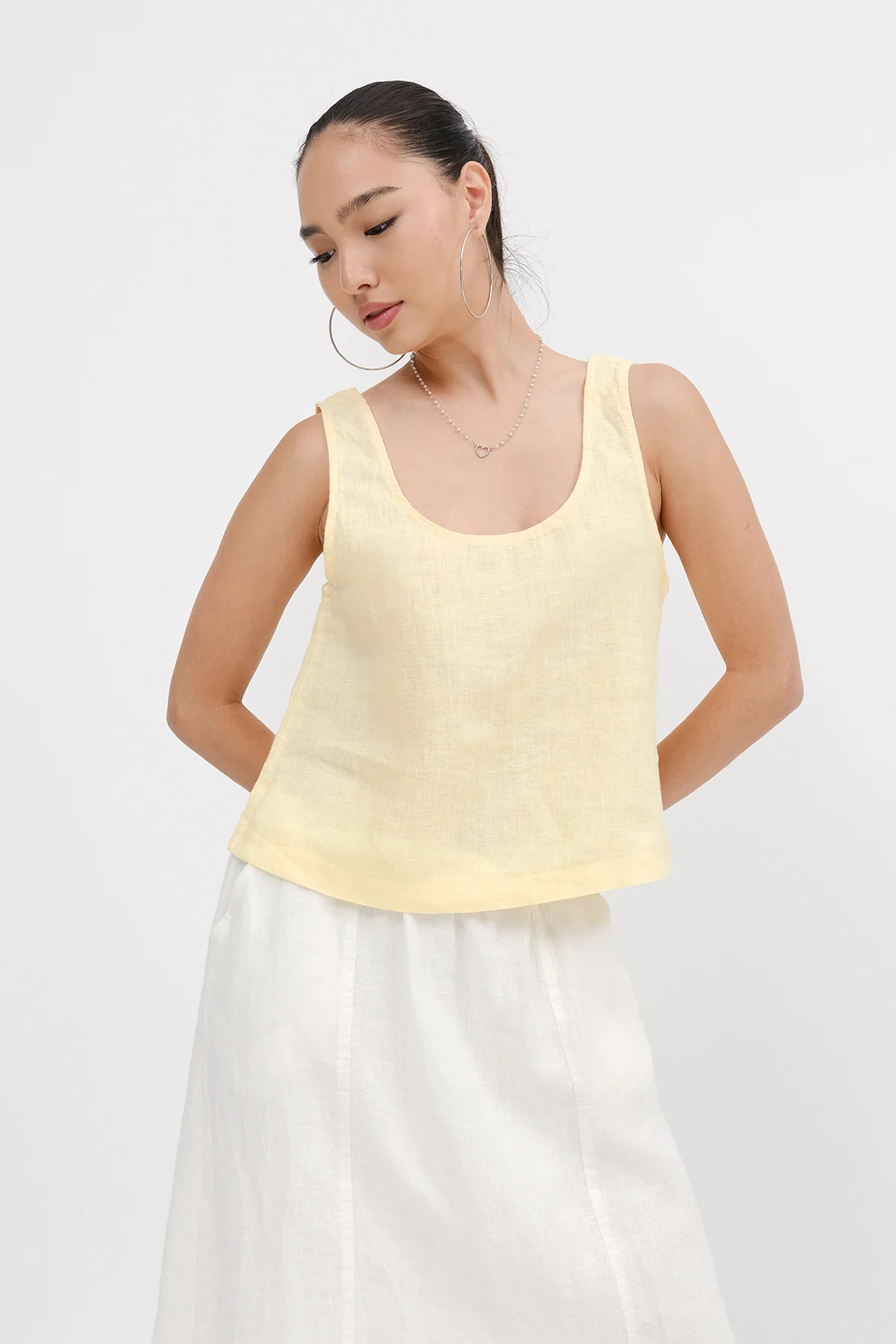 U Neck Linen Undershirt - Image 23