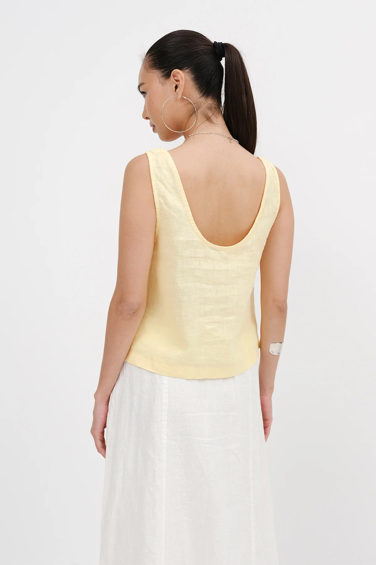 U Neck Linen Undershirt - Image 24