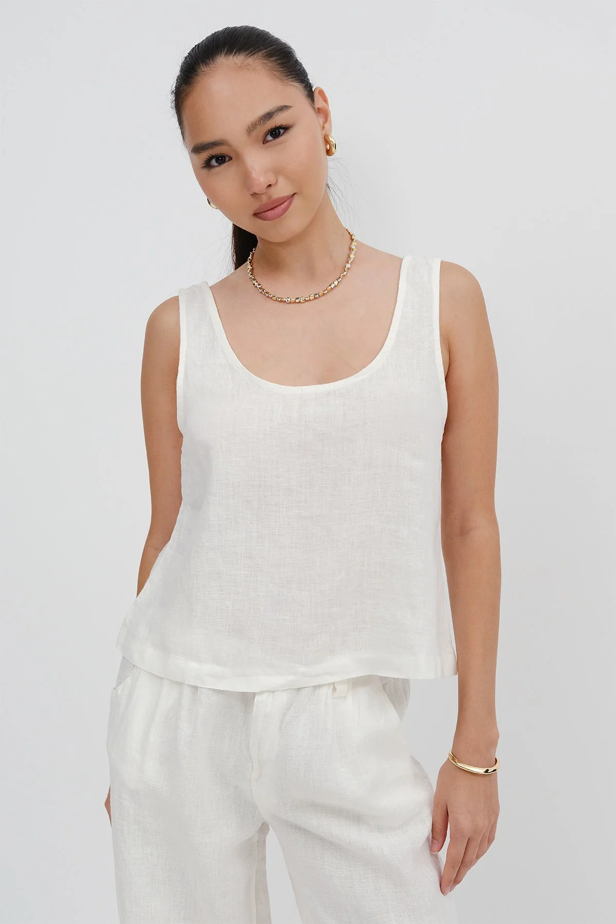 U Neck Linen Undershirt - Image 25