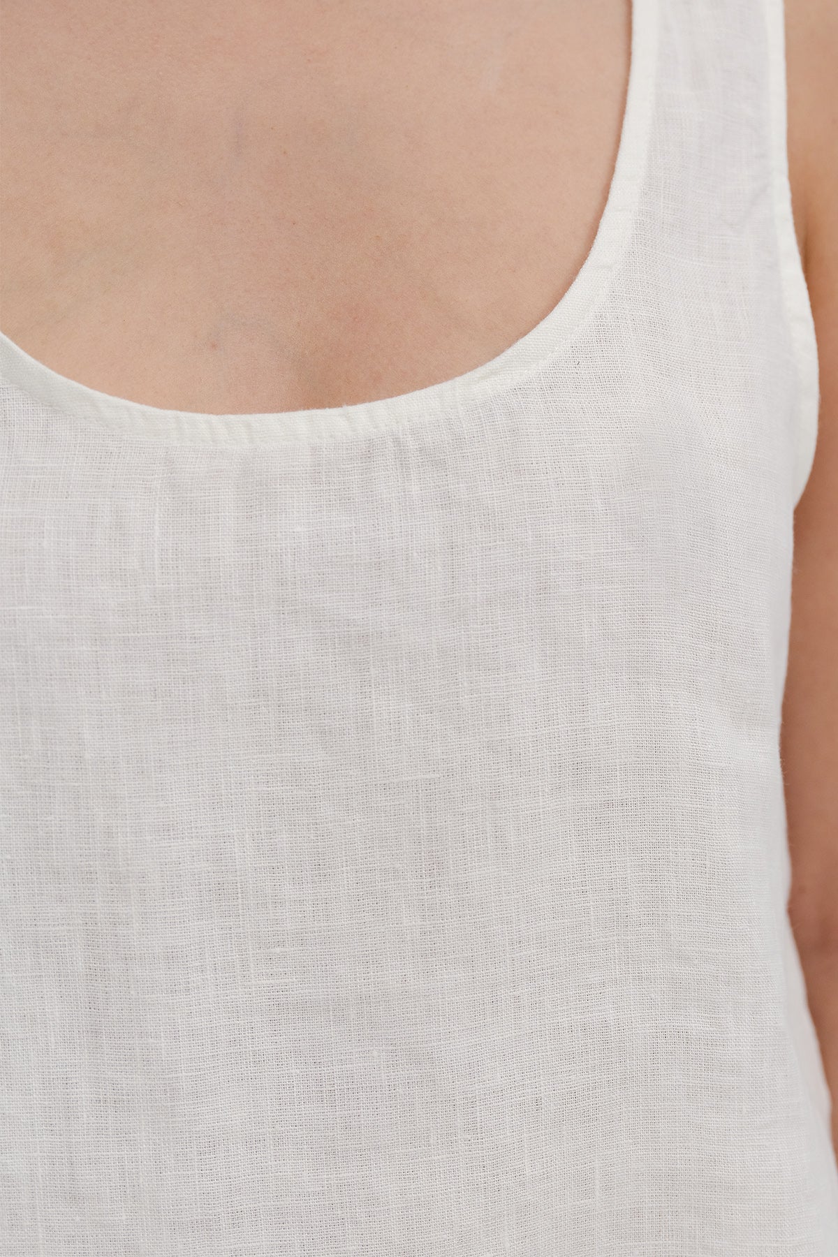 U Neck Linen Undershirt - Image 27