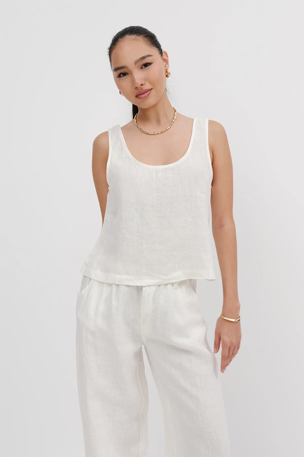U Neck Linen Undershirt - Image 28