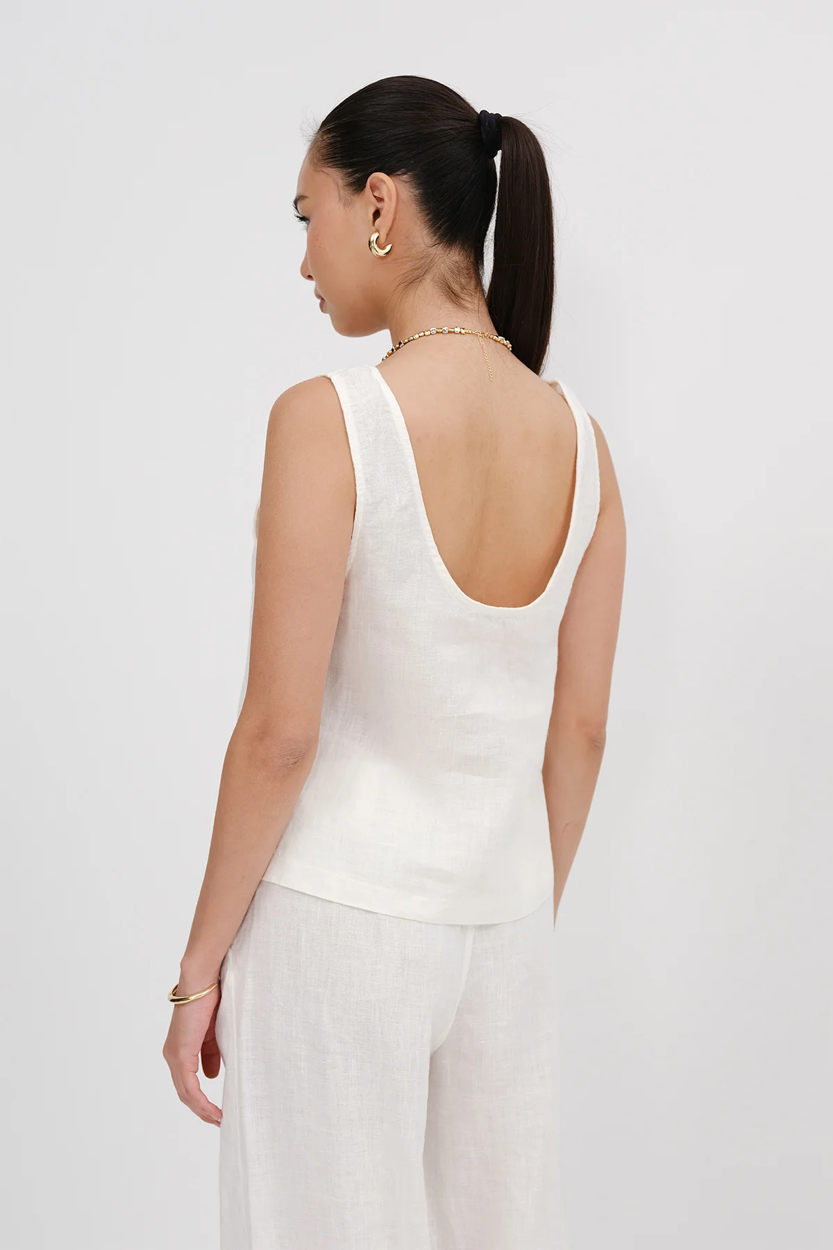 U Neck Linen Undershirt - Image 30